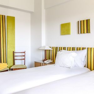 Habitación Estándar con 2 Camas Individuales